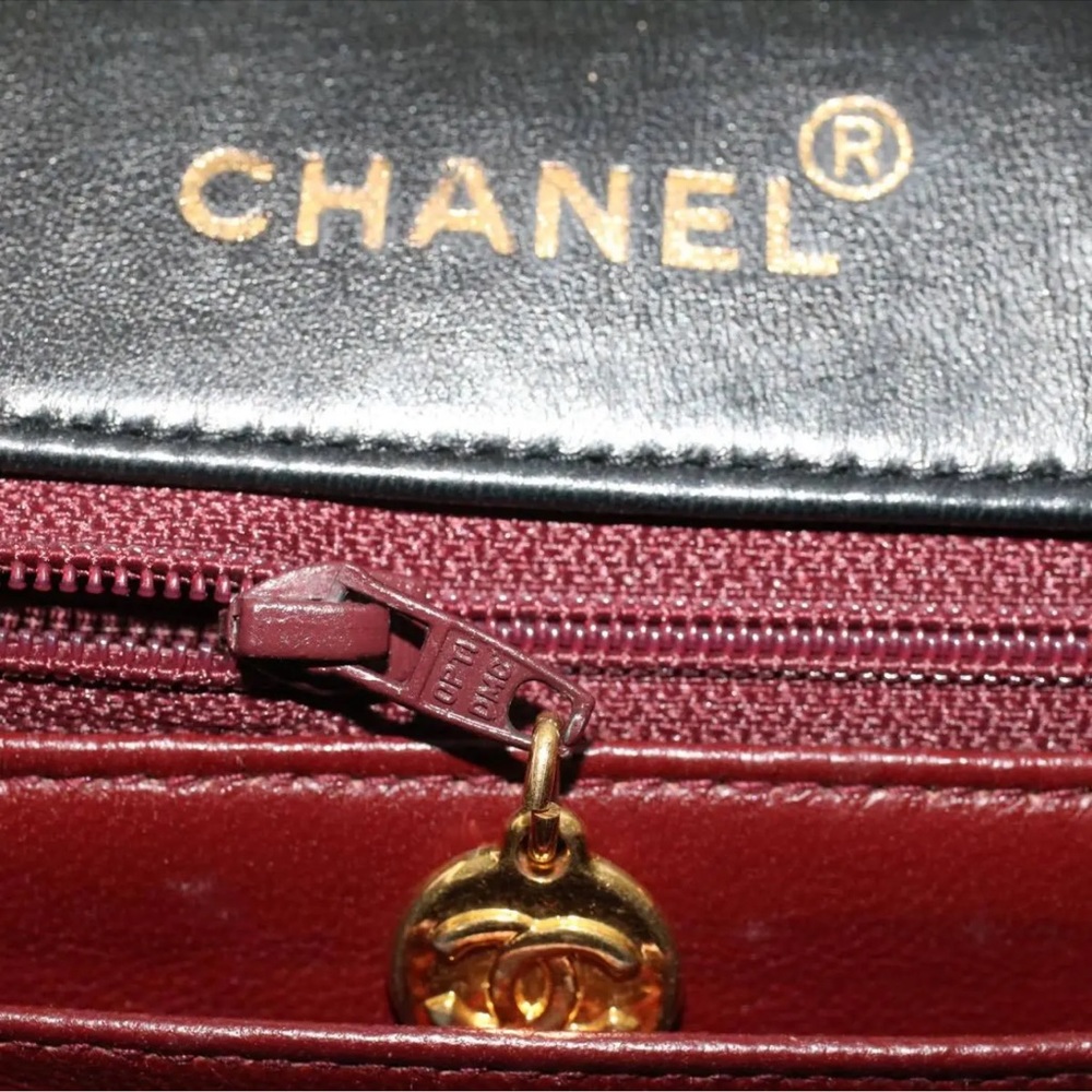 CHANEL DIANA Single Flap Quilted Patent Leather Bag - Picture 14 of 15